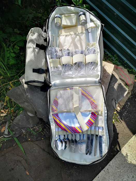 Рюкзак с посудой прогулочный