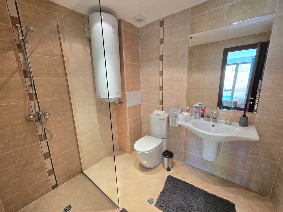 Луксозно обзаведен тристаен апартамент с южно изложение за продажба в комплекс Тера