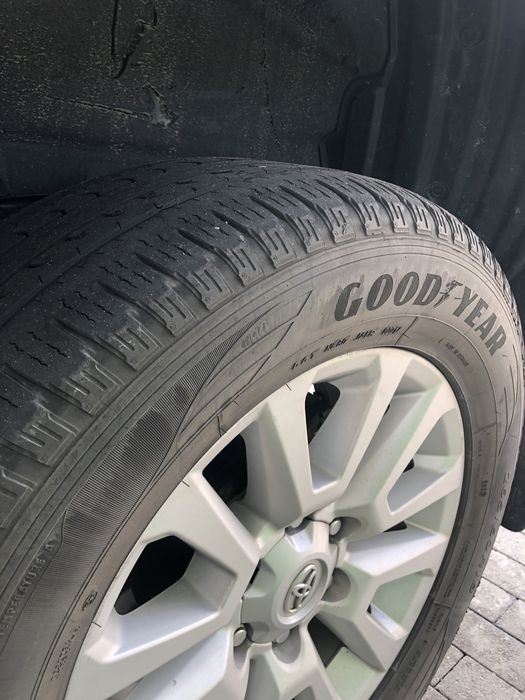 Продам резину 265/60R18