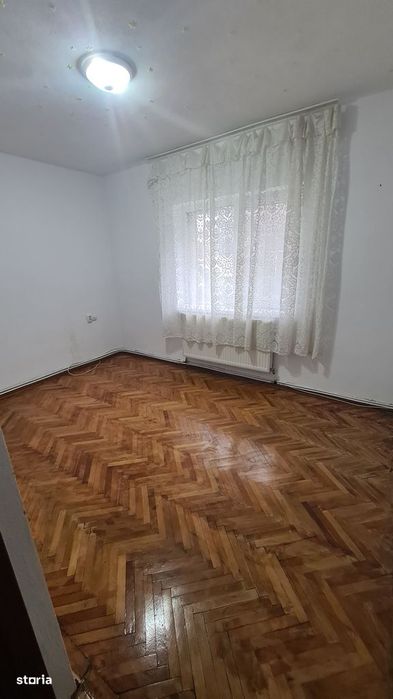 Apartament cu 2 camere de vânzare în Curtea de Argeș.