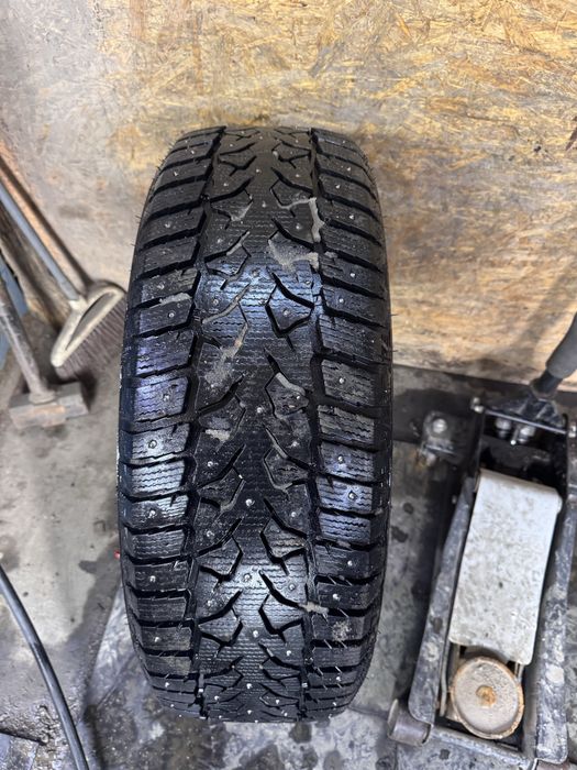 Шина зимняя продаю