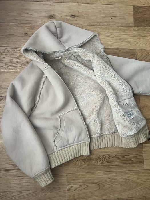 Geaca culoarea crem