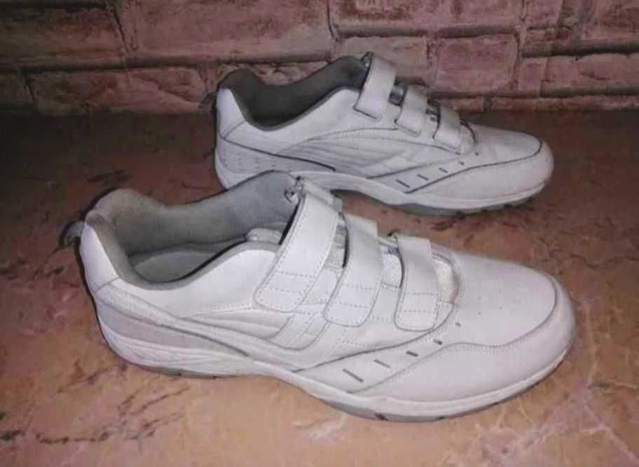 Adidași numărul 48-49