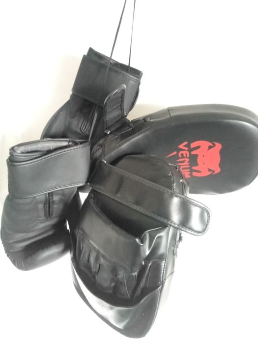 Боксёрские перчатки и лапы