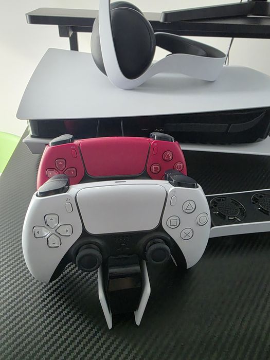 Vând consola Playstation 5