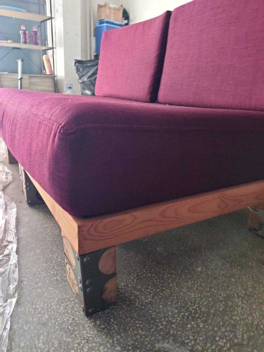 Диван Двуместен, Палети, Цветни възглавници, Дърво и метал  140х87х85