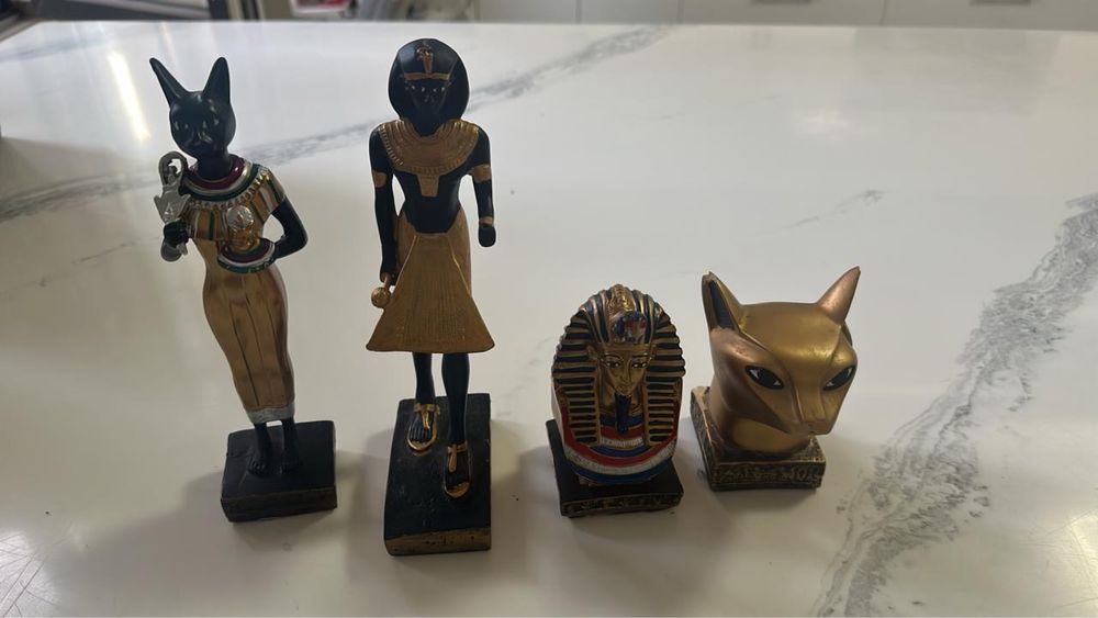 Статуэтки сувениры