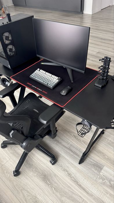 Компьютерный стол DXRACER