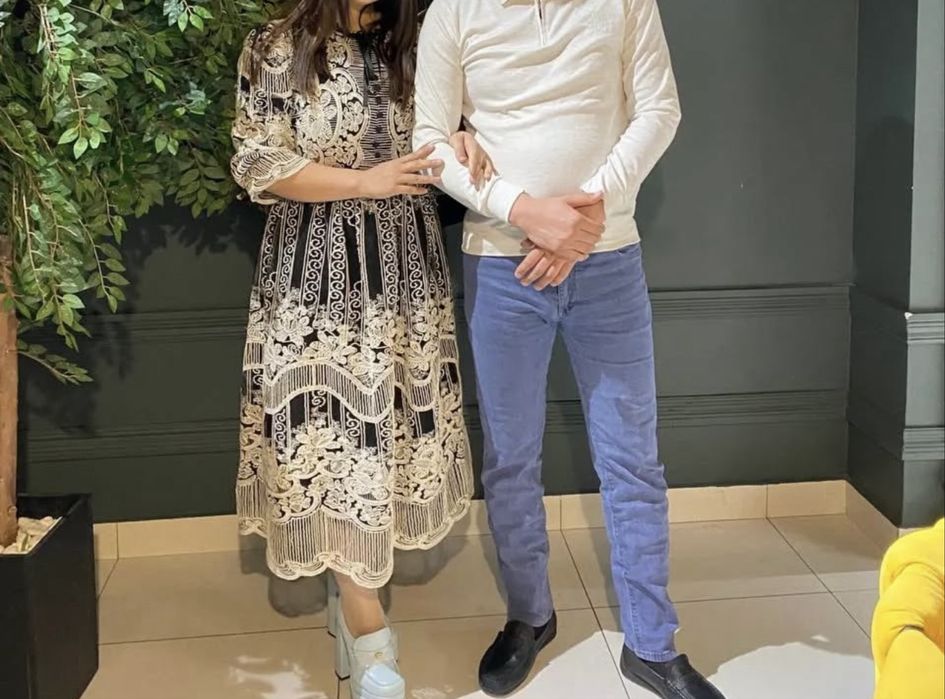 Atigi bir-ikki marta kiyilgan yaxshi sifatli ko’ylak sotiladi.