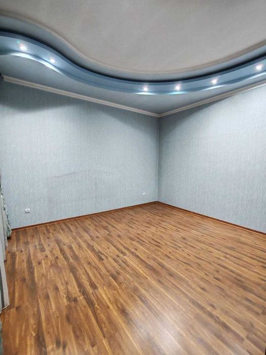 Просторный дом 450 м² с бассейном на Никитина