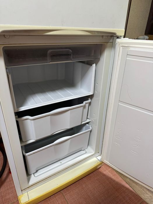 Холодильник indesit