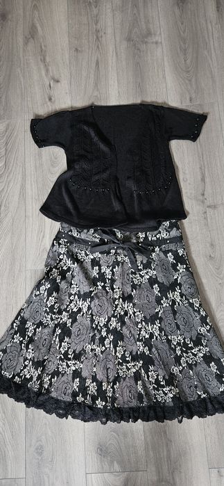 Fusta midi cu volan din dantela