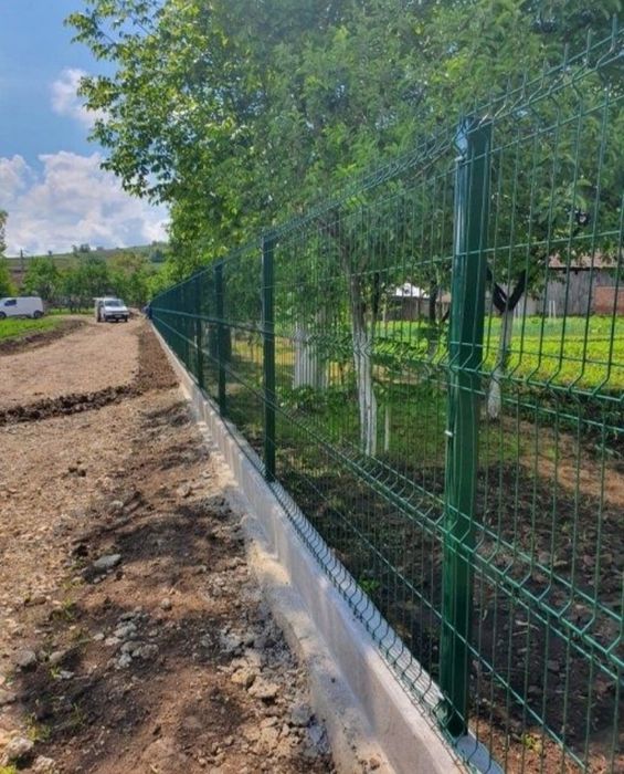 Garduri și porți din plasă de sârmă bordurată și acoperită. Ideale pen