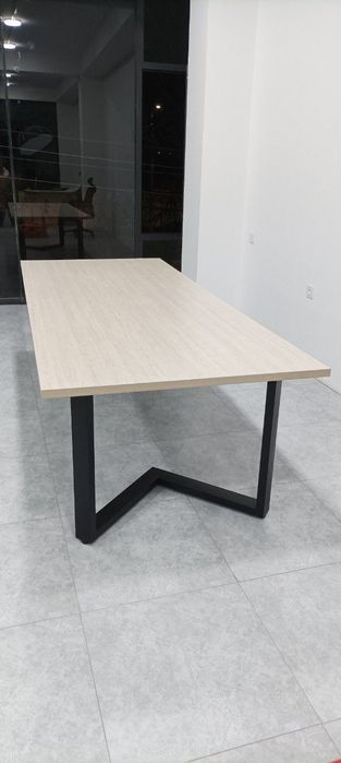 Столы для переговоров 
Есть в наличии