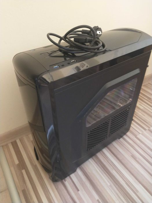 Настолен компютър с монитор BenQ GL2250HM, 21,5