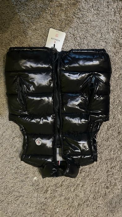 Продам жилетку Moncler