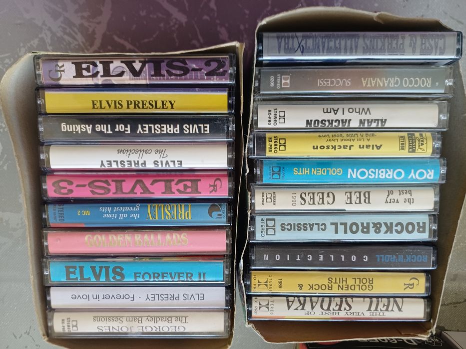 Стари музикални касетки