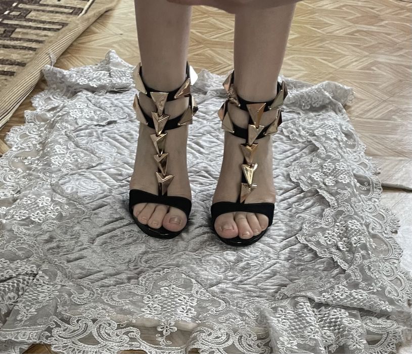 Продам босоножки 35-36 р