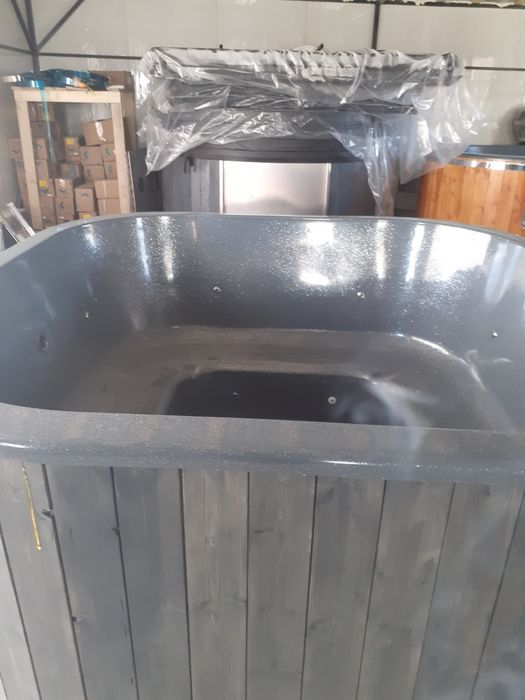 Ciubar jacuzzi pătrat