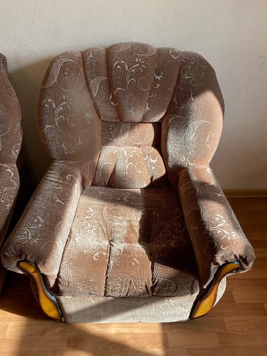 Продам большие кресла