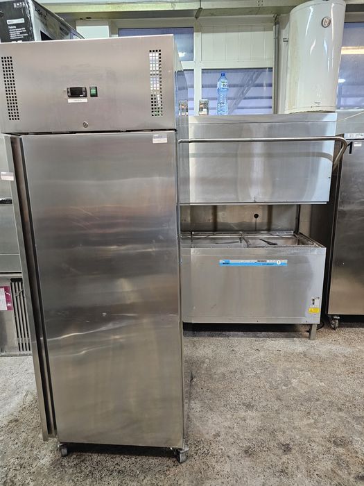 Плюсова витрина с стъкло 1000лв