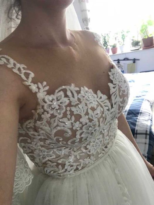 Rochie de mireasă cu trenă lungă