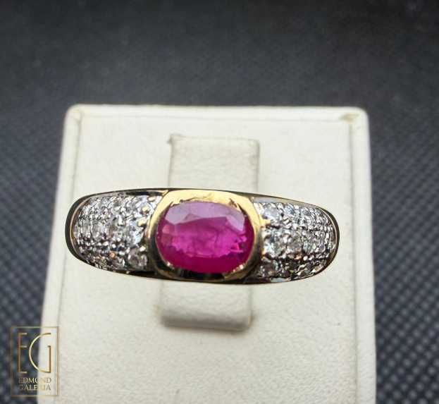 Inel din aur, decorat cu rubin și diamante