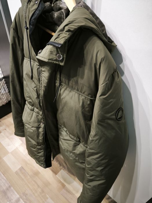 Чисто ново яке Mont