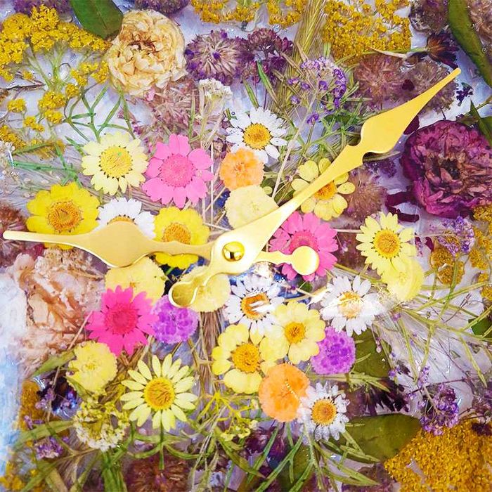 Часовник от епоксидна смола