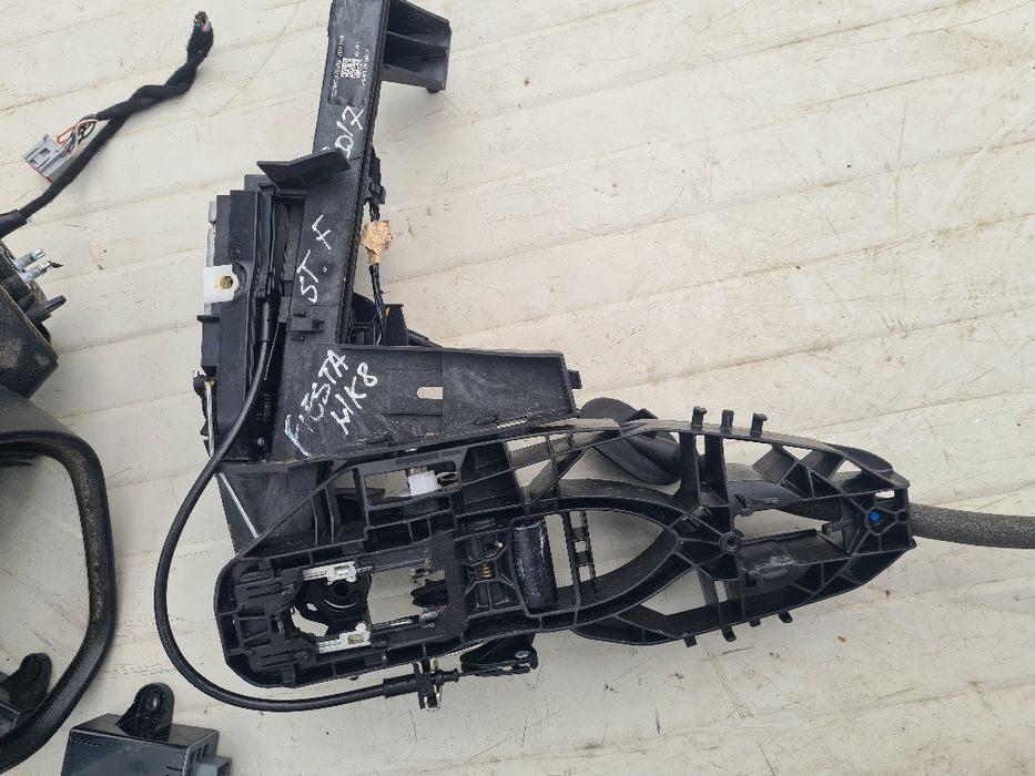 Oglinzi rabatabile,broască,butoane usa,motoras macara ford fiesta mk8