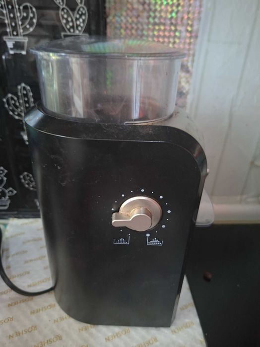 Кафе машина Delonghi и кафемелачка Krups