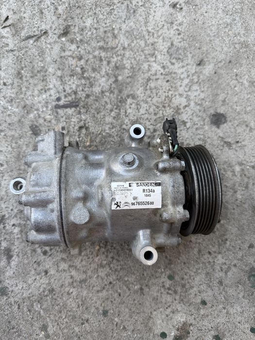 Compresor clima compatibil cu Citroen Jumper , motorizare 2.2 HDI , fabricat între 2010–2014 . Codul original al producătorului (OE): 9676552680
