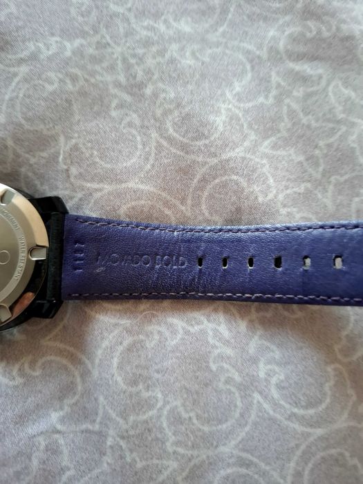 Часовник Movado Bold