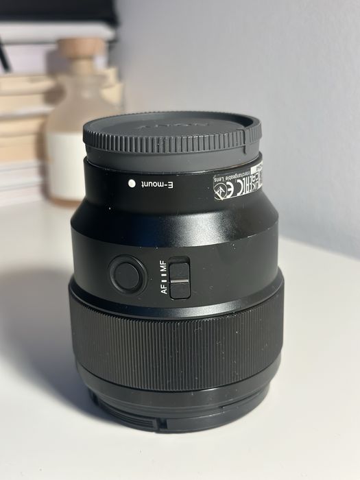 Obiectiv Sony FE 85mm f1.8