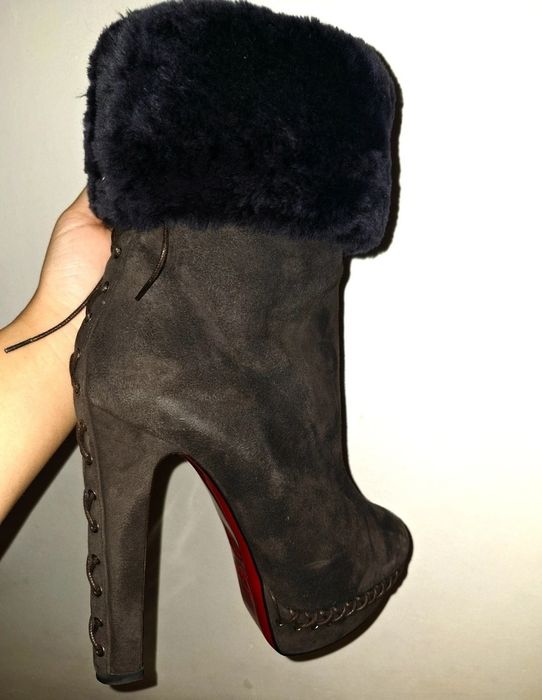 Cizme Christian Louboutin din piele întoarsă