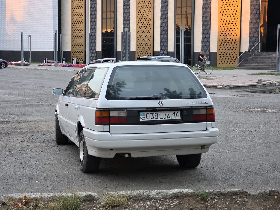 Passat B3 универсал 1.8