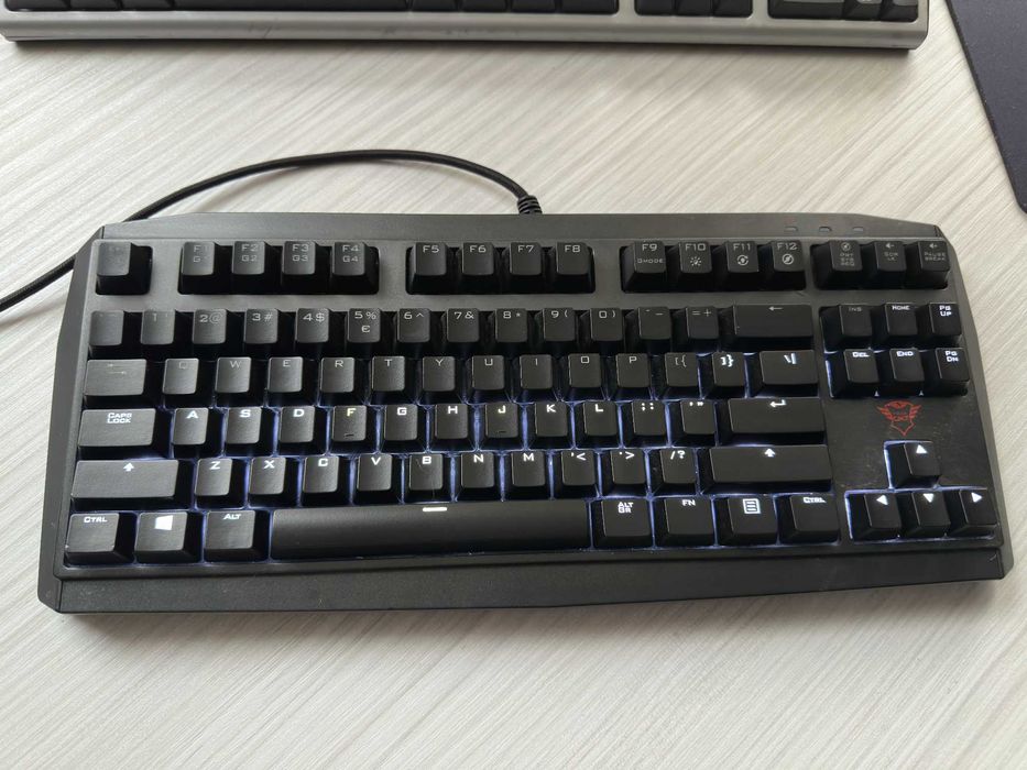 Tastatură mecanică Trust GXT 870