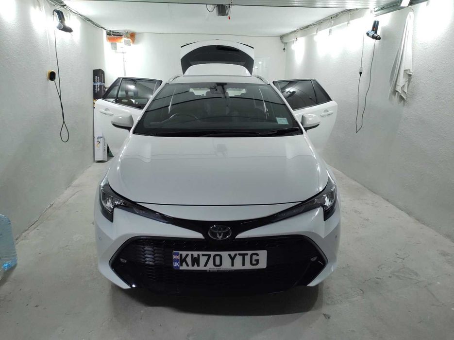 Затъмняване и тониране на стъкла на автомобили с фолио.