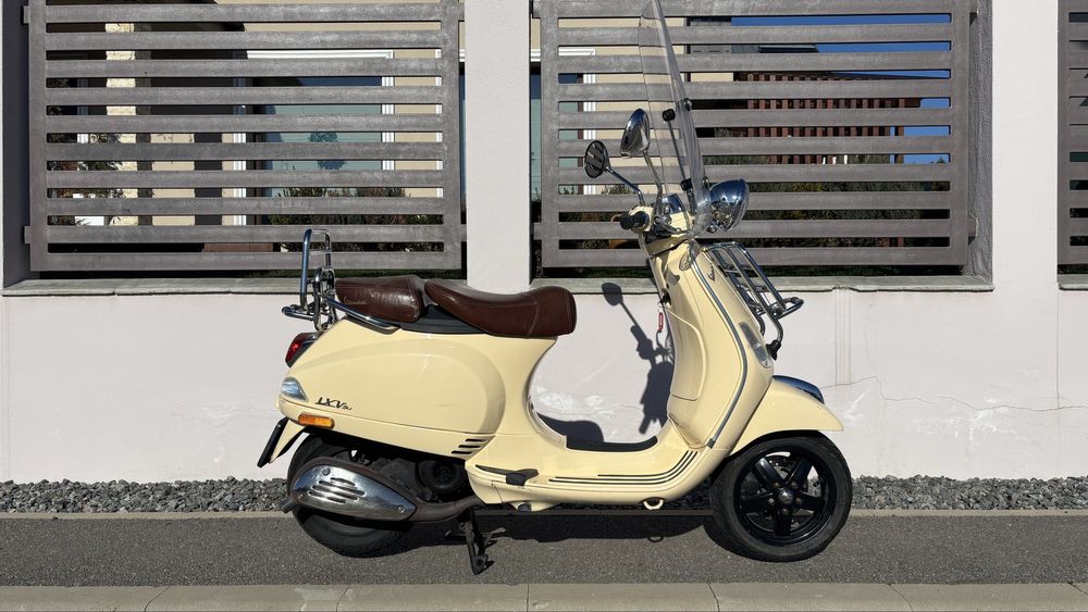 Vespa lxv 50 piaggio scuter
