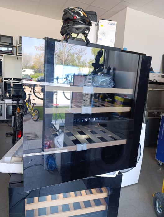 Нова Хладилна витрина за вино WINE COOLER