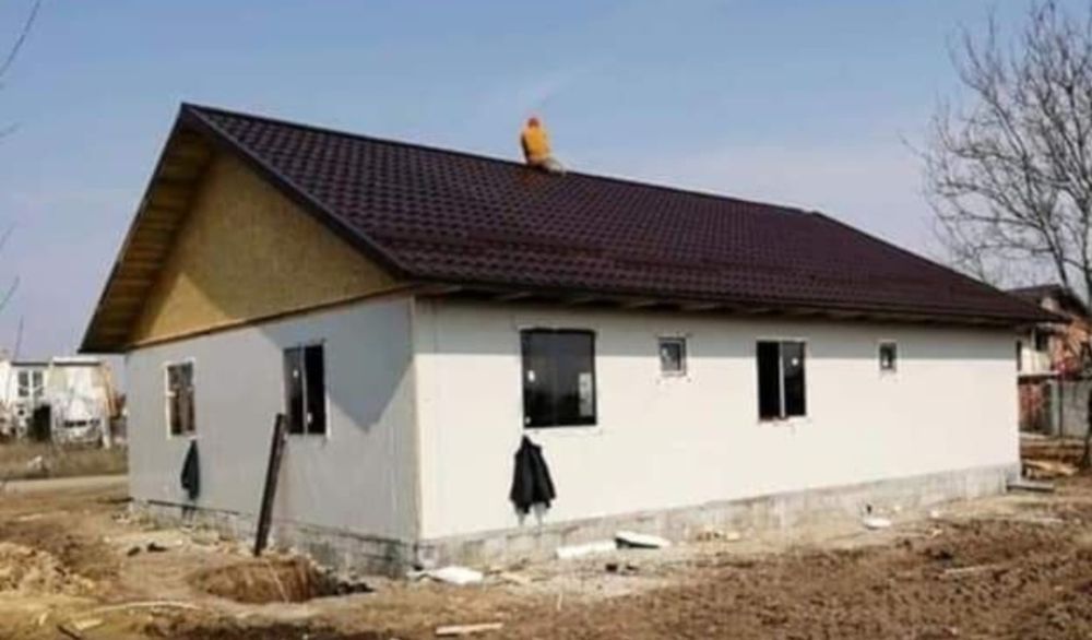 Case pe structura metalica îlvelit cu panou sendwichi