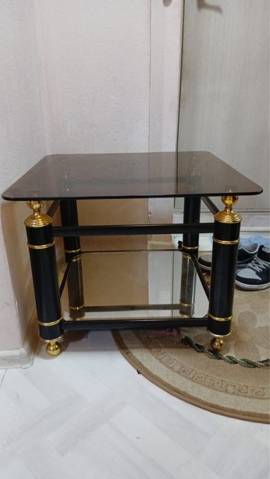 Продам столик стеклянный