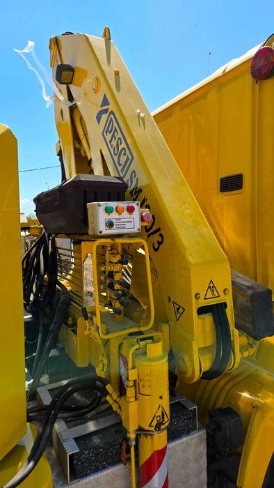 Camion de tractare Scania cu macara PESCI STL 20/3 – 2001