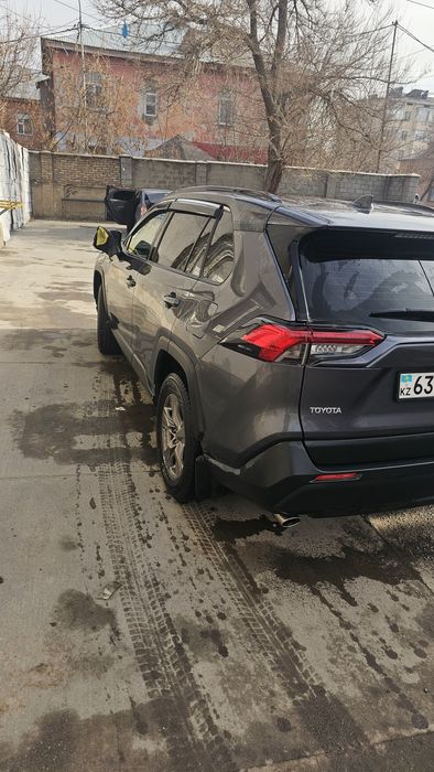 Toyota rav4 серый