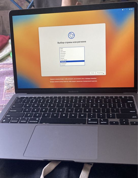 Продам apple macbook air 13 2020 в отличном состоянии