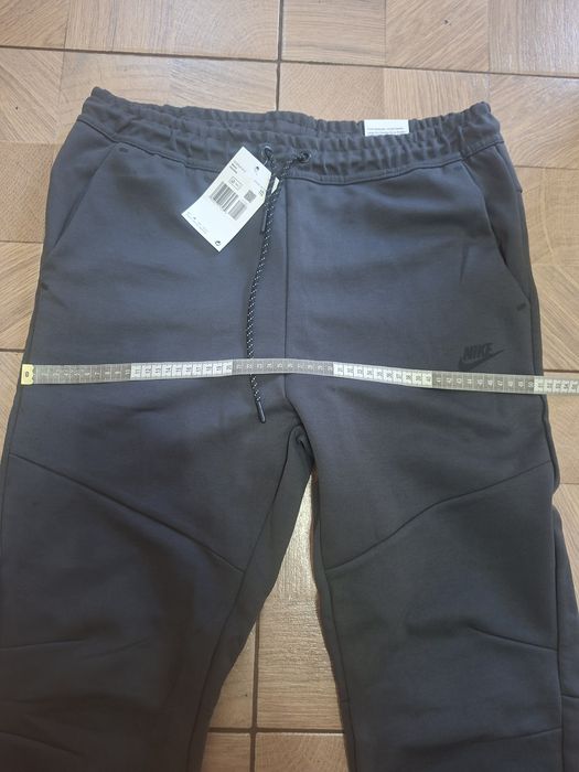 Pantaloni Nike pentru bărbați ,nou cu etichetă,de culoare gri