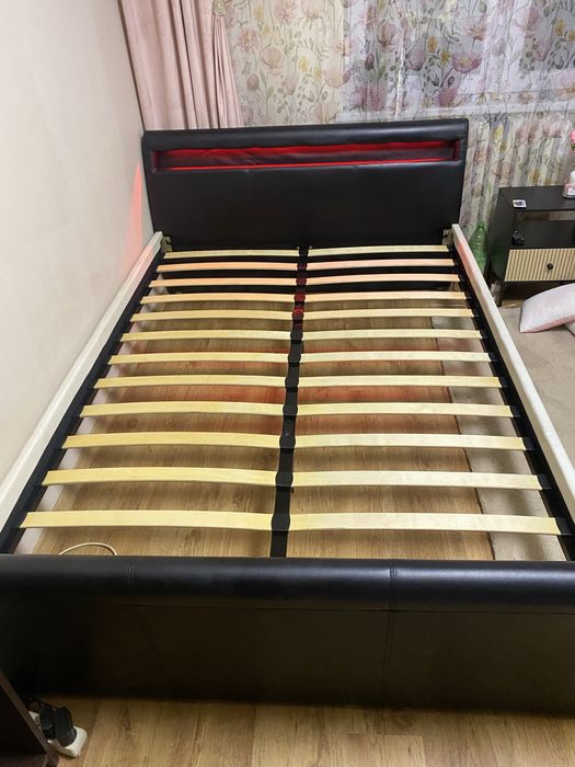 Pat de 2 persoane 140x200