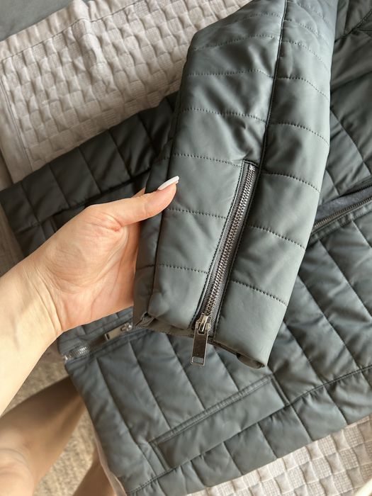 Куртка демисезонная в отличном состоянии