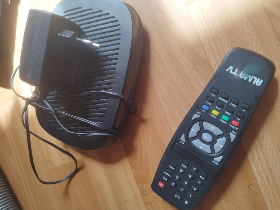 Приставки АлмаТВ (2 шт) разные