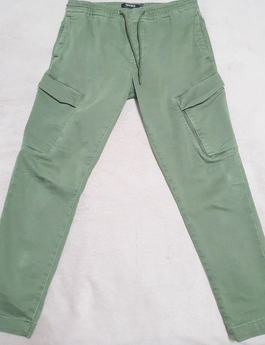 Pantaloni Pull&Bear, slim fit marimea M